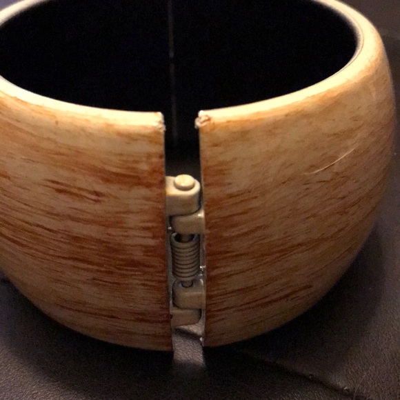 Vintage Plastic Clasp Bracelet *Final Price* - Picture 3 of 3